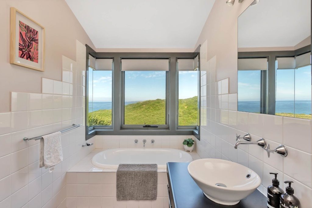 Phillip Island beachfront accommodation bathroom views